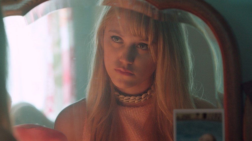 it follows maika monroe